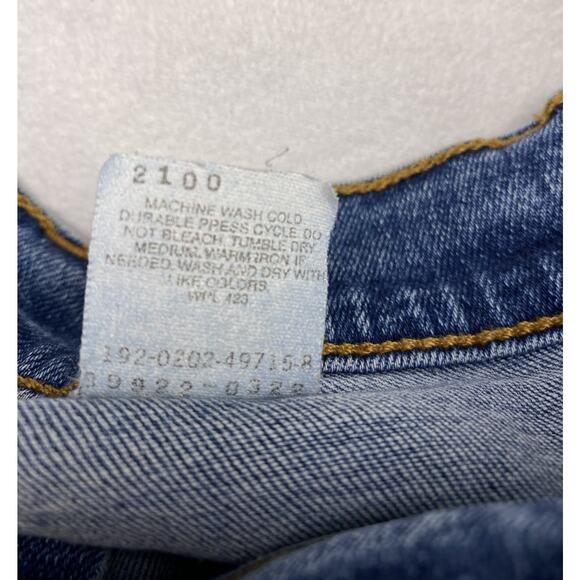 Levi's Denim Shorts Blue Womens Size 16W Bermuda Style Mid Rise 7” VTG 2002 - Picture 4 of 6